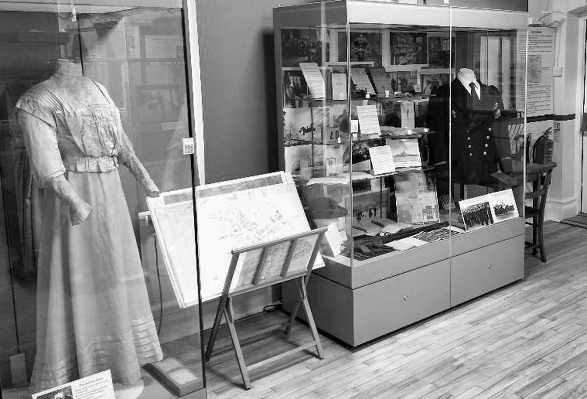 florea d. sig display bw.jpg